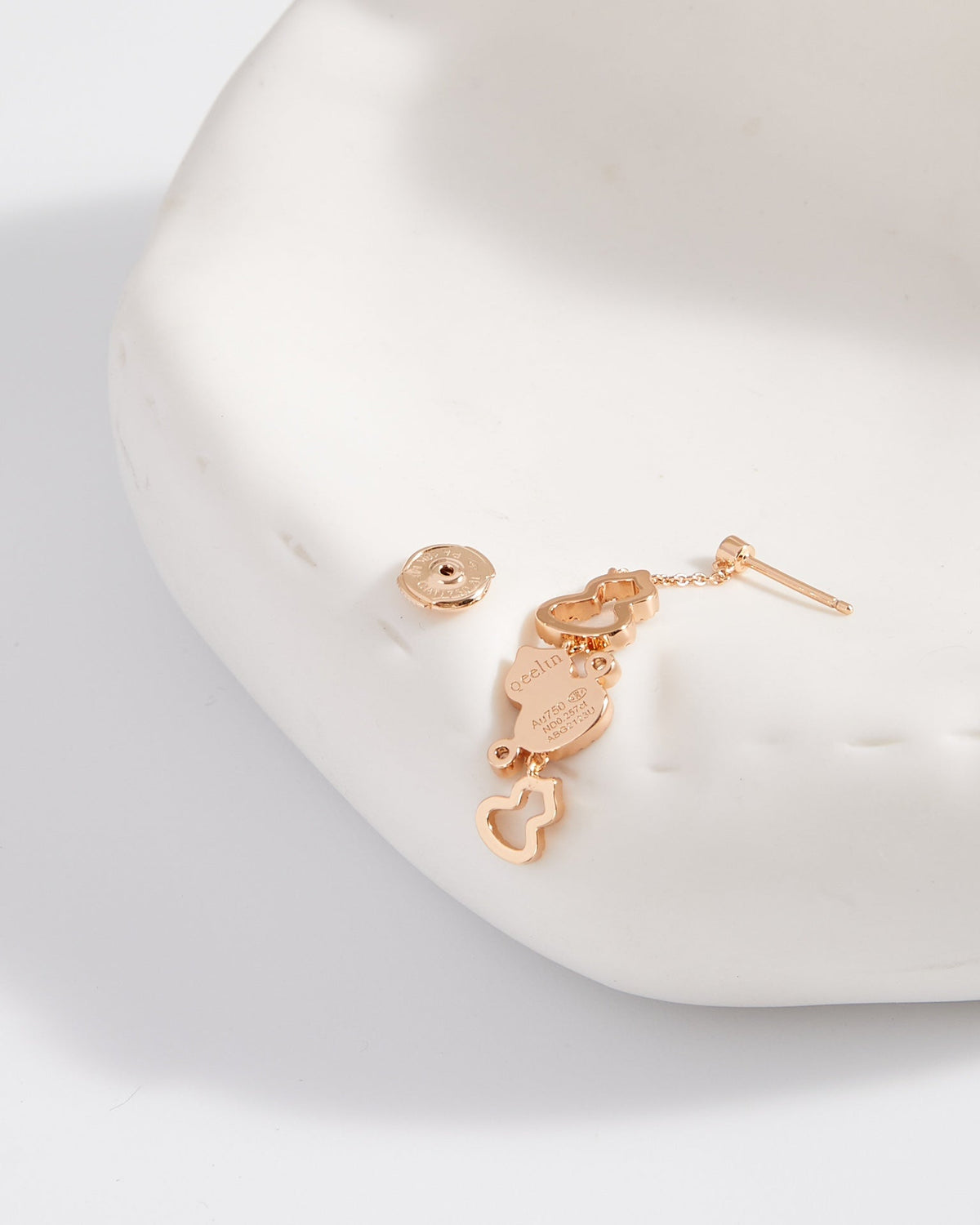 QEELIN WULU 3 MOTIF DROP DIAMOND PINK GOLD EARRINGS