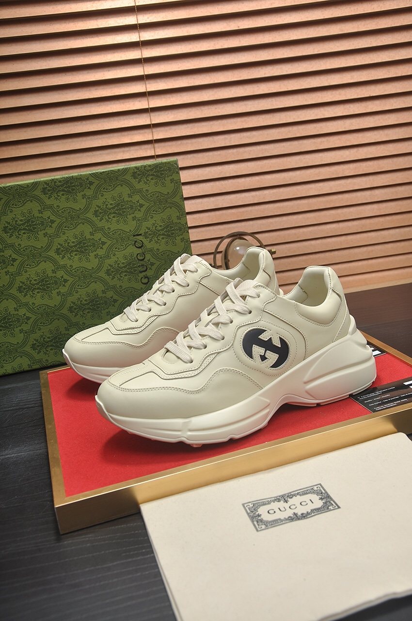 Gucci Cream White Navy Logo Low-Top Sneakers